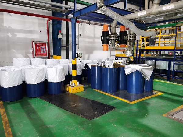 液體農(nóng)藥灌裝秤灌裝案例